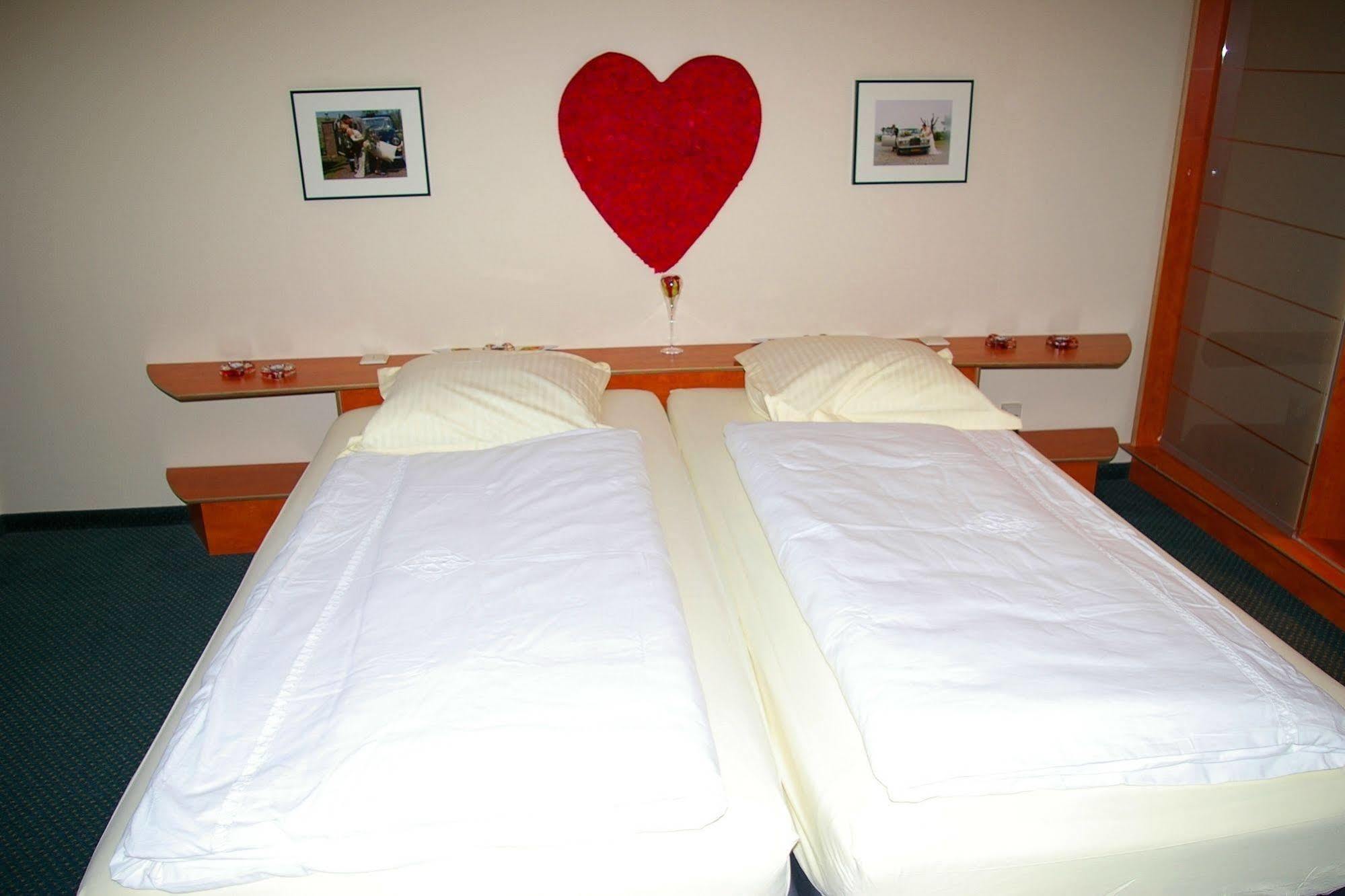 Logis Gourmet & Relax Hotel De La Sure Esch-sur-Sûre Zewnętrze zdjęcie